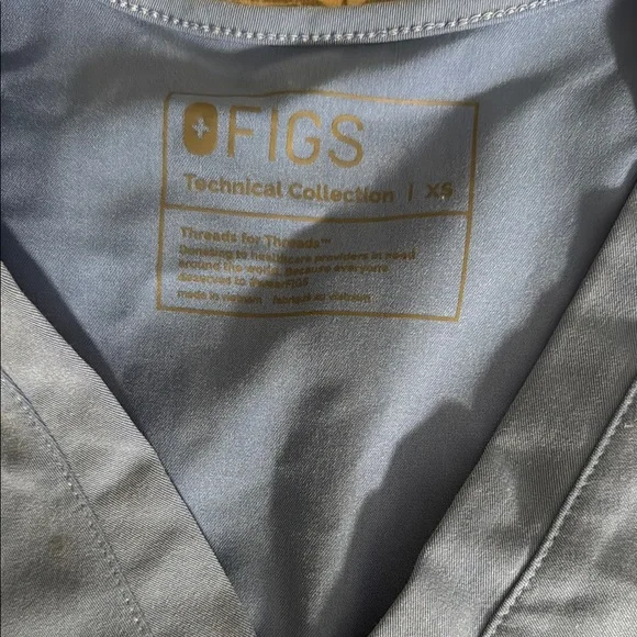 FIGS One-Pocket Scrub Top - Picture 3 of 4